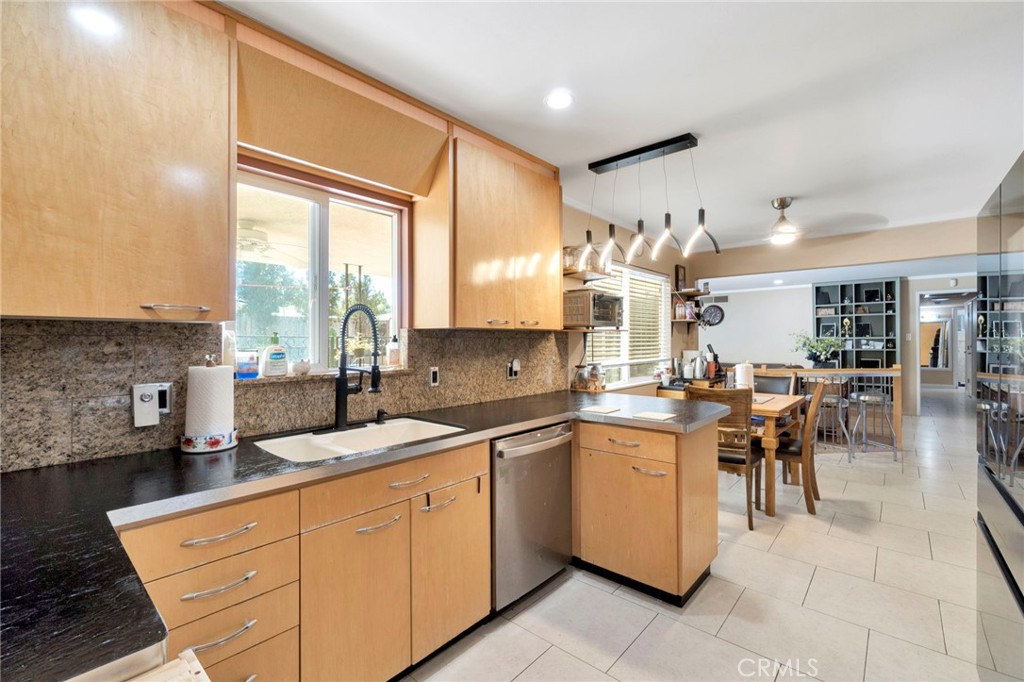 3077 W Robinwood Ln, Fresno, CA 93711