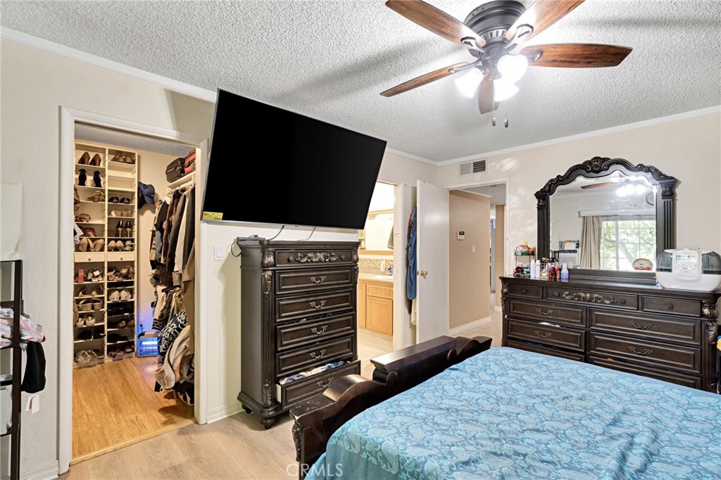 3077 W Robinwood Ln, Fresno, CA 93711