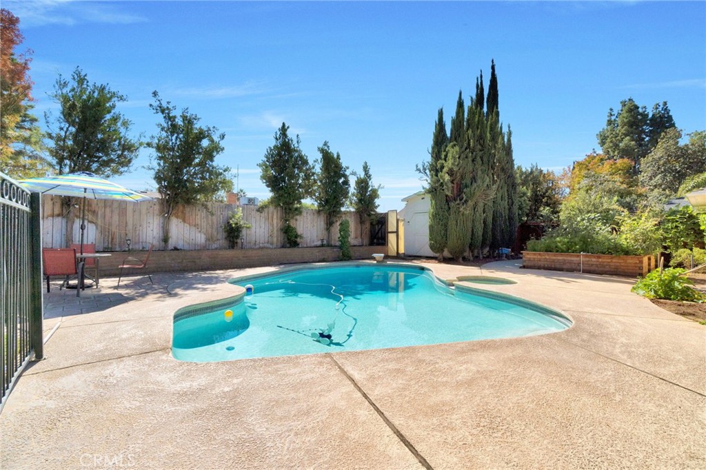 3077 W Robinwood Ln, Fresno, CA 93711