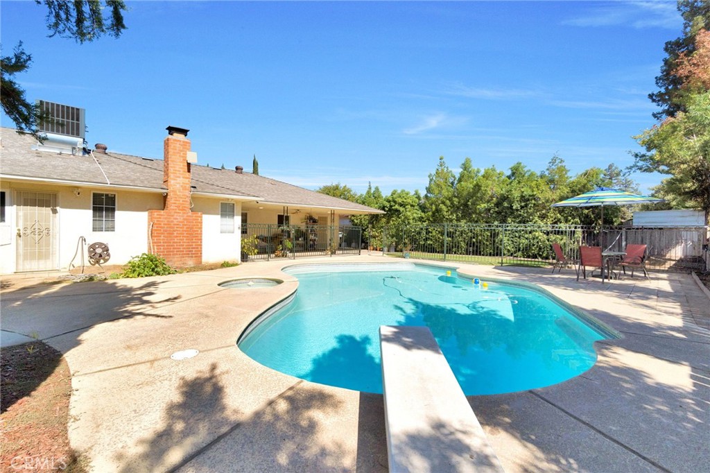 3077 W Robinwood Ln, Fresno, CA 93711