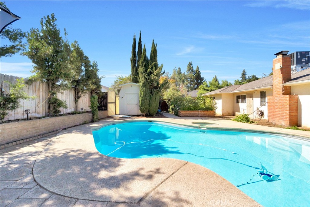 3077 W Robinwood Ln, Fresno, CA 93711