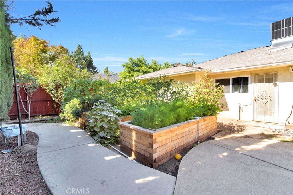 3077 W Robinwood Ln, Fresno, CA 93711