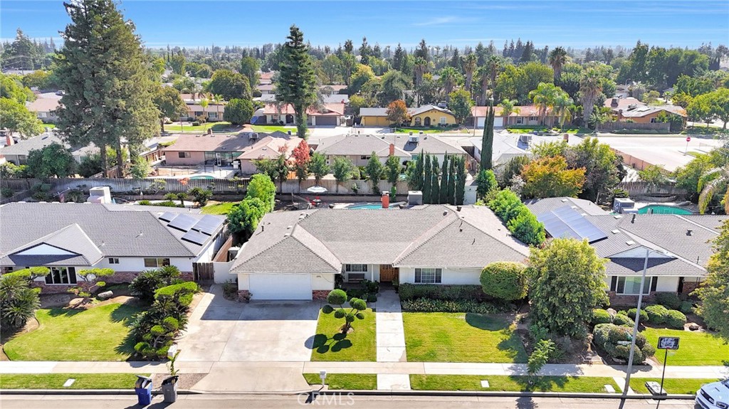 3077 W Robinwood Ln, Fresno, CA 93711