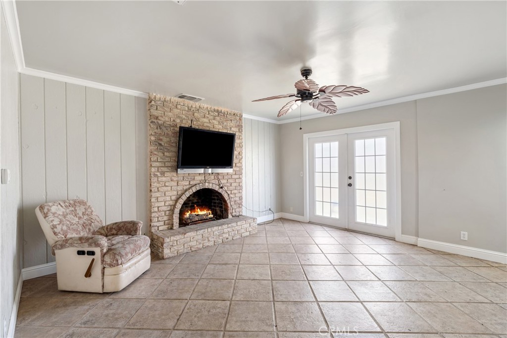 1077 Pecan, Madera, CA 93637