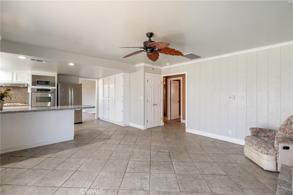 1077 Pecan, Madera, CA 93637