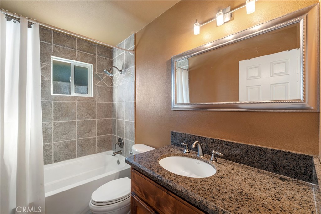 1077 Pecan, Madera, CA 93637