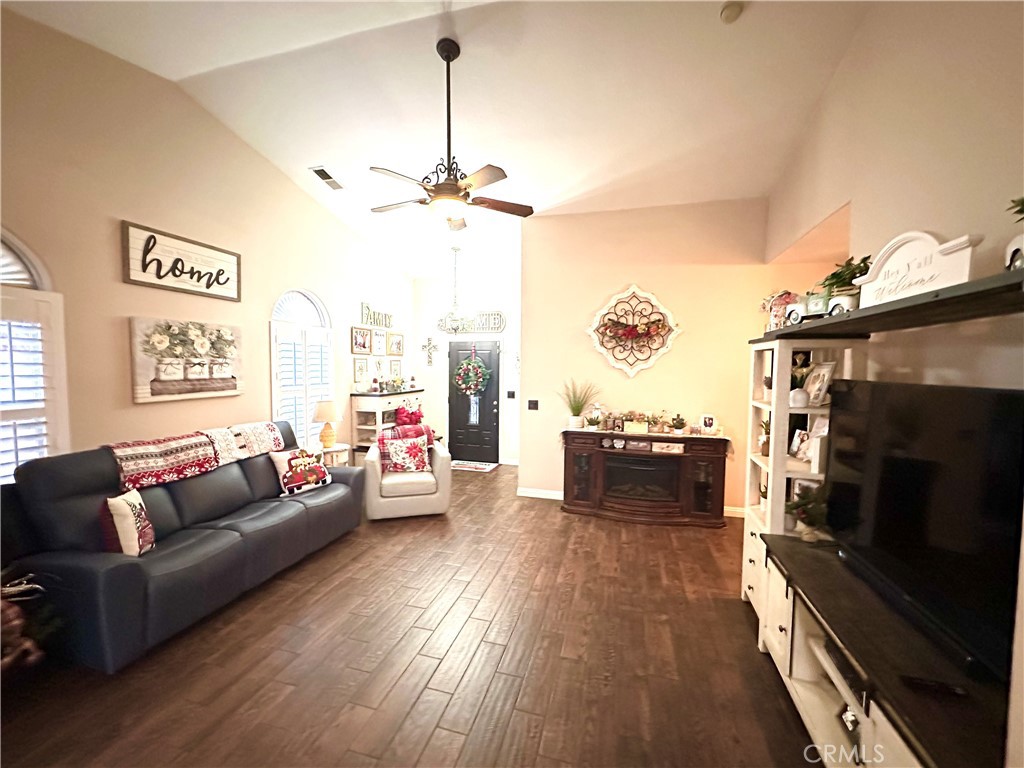 1085 Saunders, Madera, CA 93637