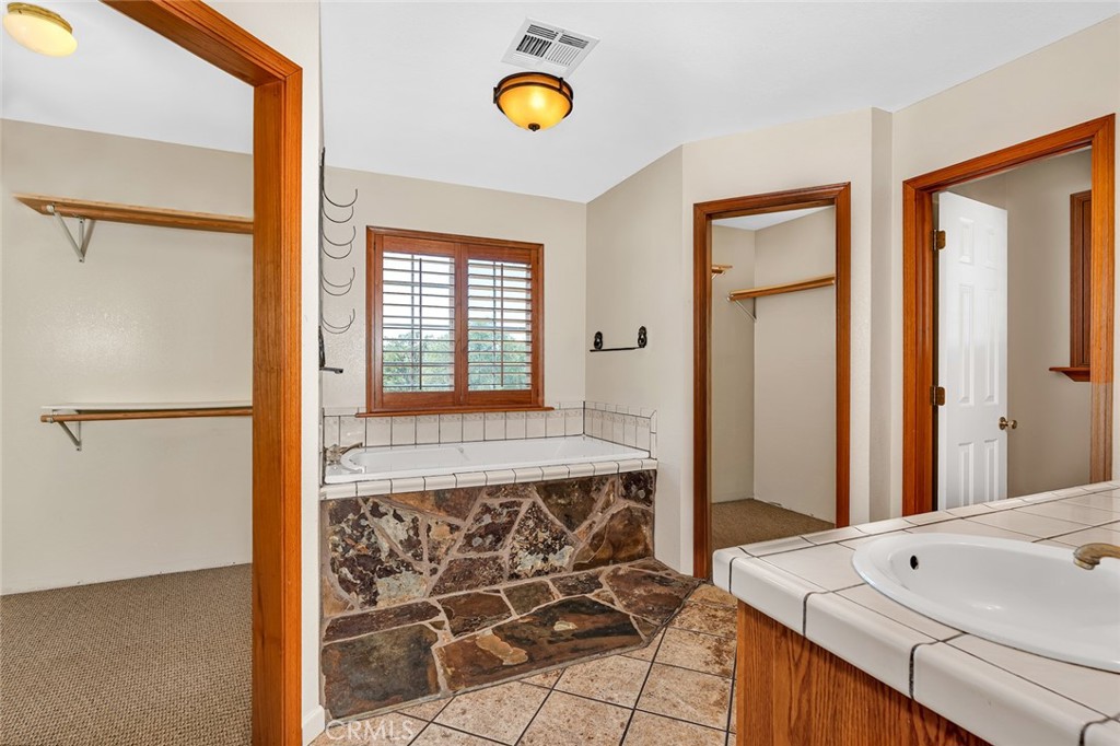 42802 Woodmar Dr, Coarsegold, CA 93614