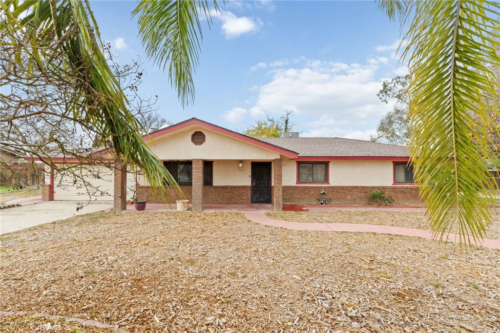 17214 Crescent Dr, Madera, CA 93638