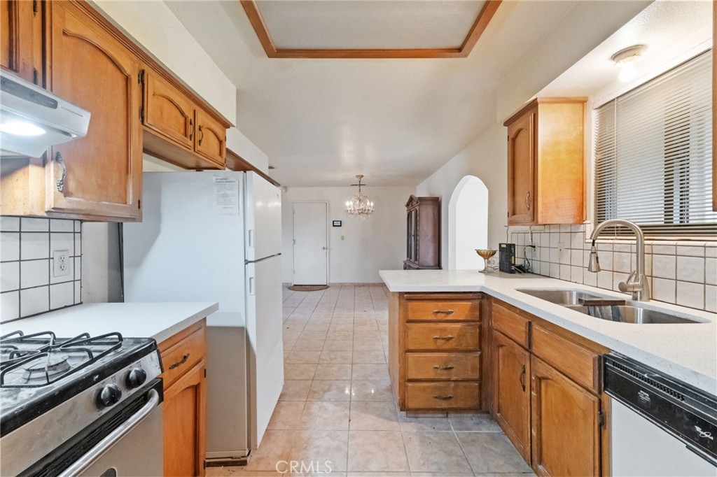 17214 Crescent Dr, Madera, CA 93638