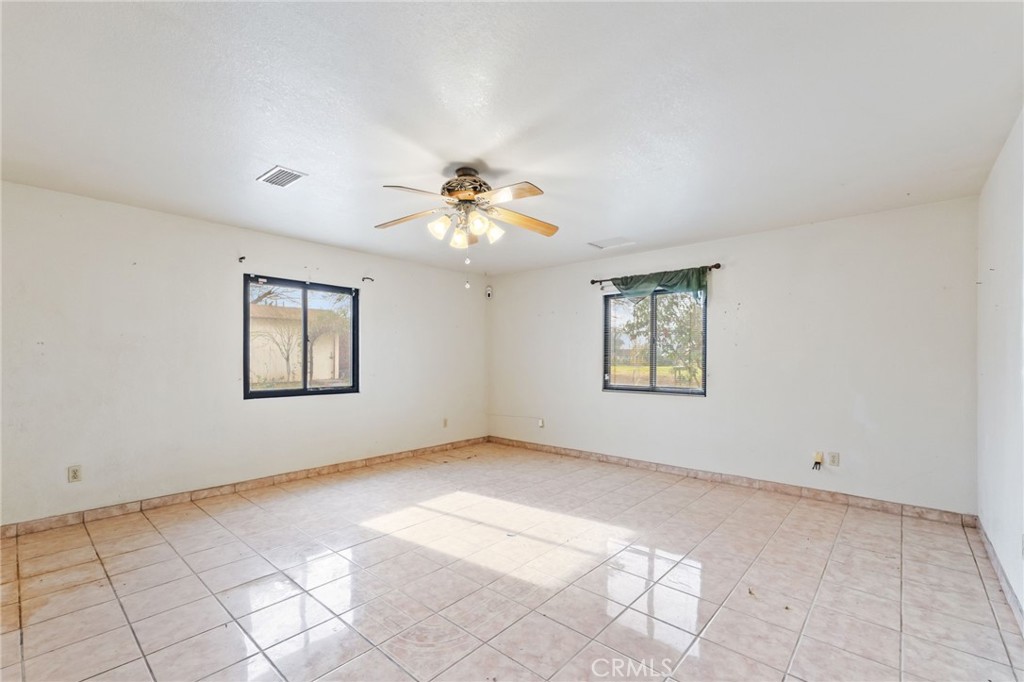 17214 Crescent Dr, Madera, CA 93638