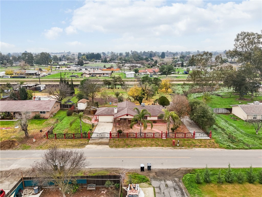 17214 Crescent Dr, Madera, CA 93638