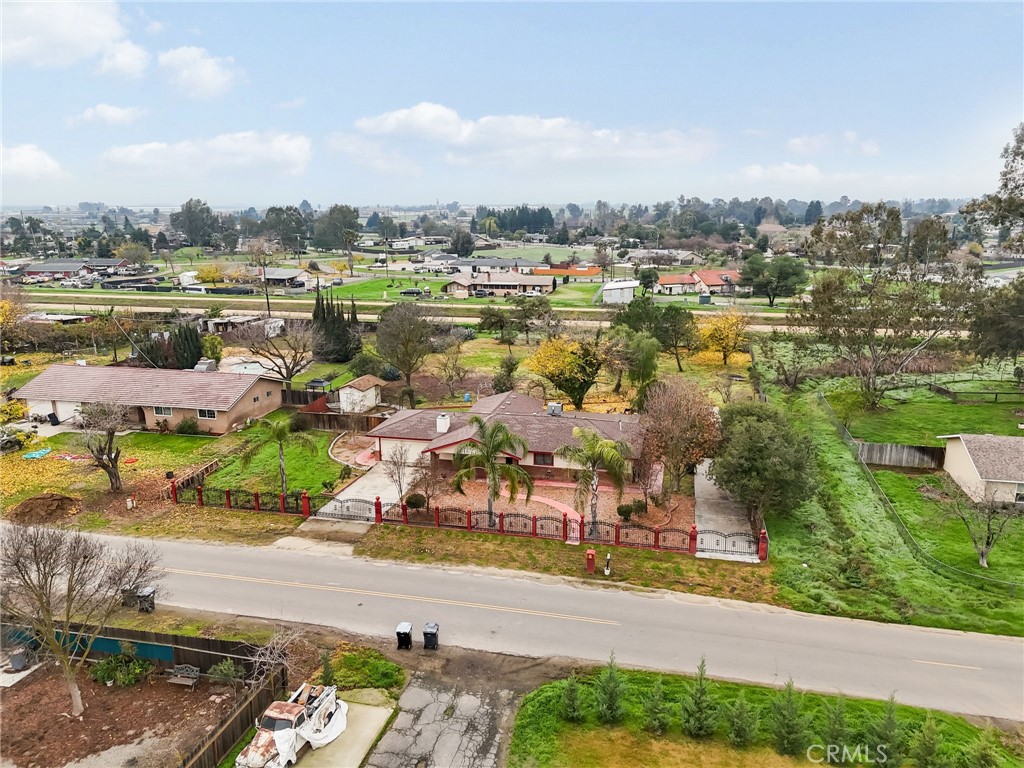 17214 Crescent Dr, Madera, CA 93638