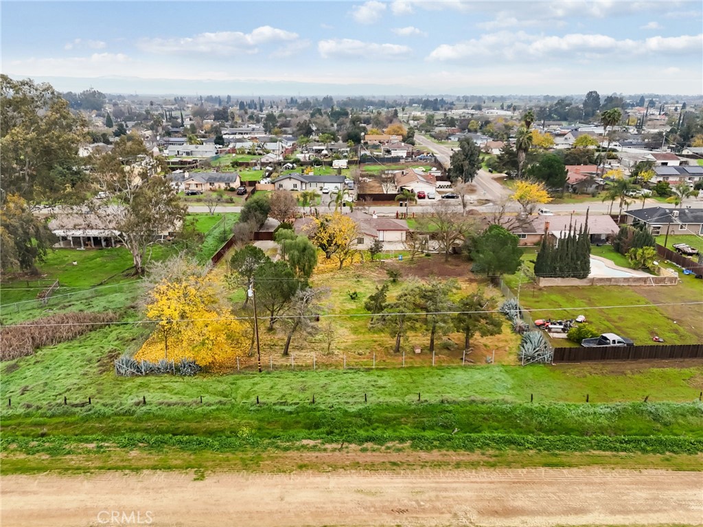 17214 Crescent Dr, Madera, CA 93638