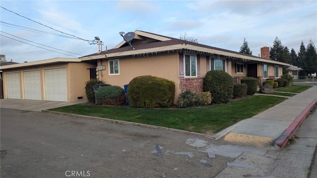 3115 E Clinton, Fresno, CA 93703