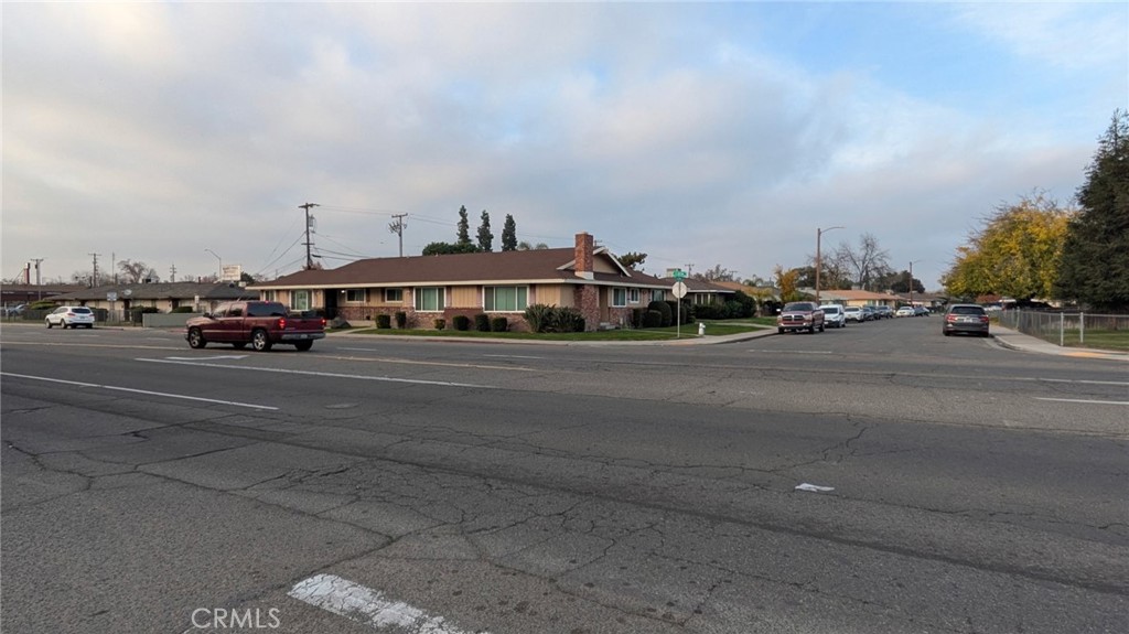 3115 E Clinton, Fresno, CA 93703
