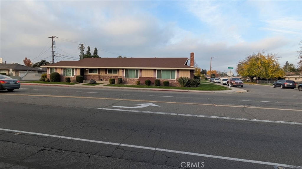 3115 E Clinton, Fresno, CA 93703