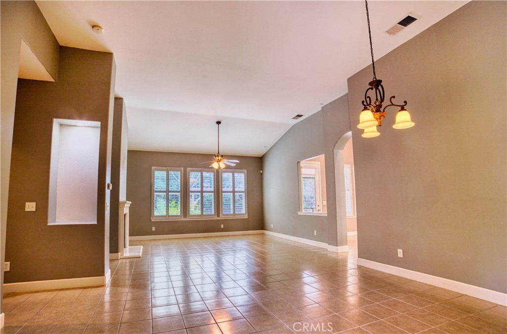 6009 W Goux, Fresno, CA 93722