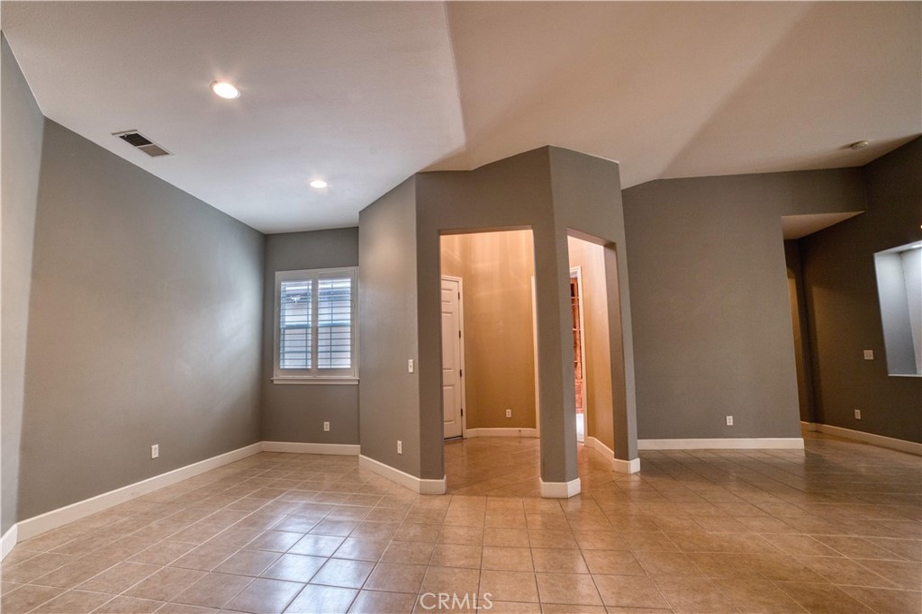 6009 W Goux, Fresno, CA 93722