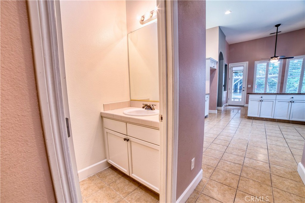 6009 W Goux, Fresno, CA 93722