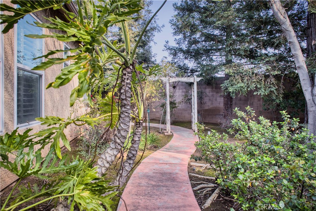 6009 W Goux, Fresno, CA 93722