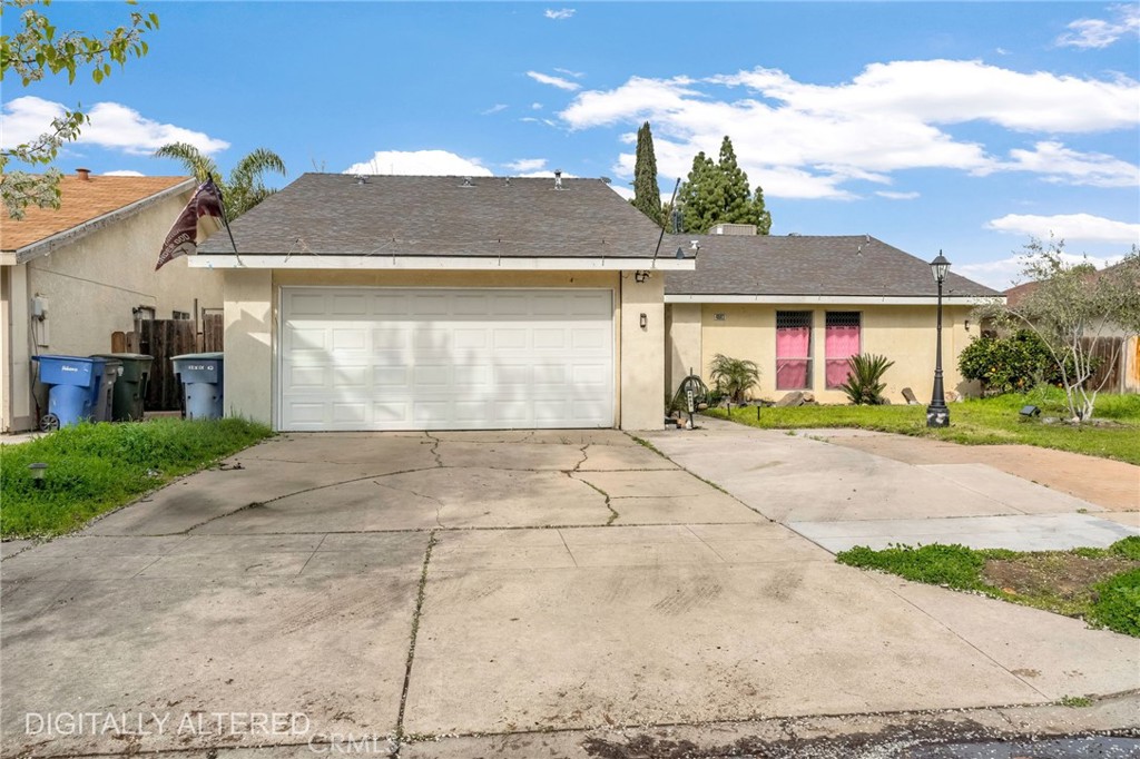 4883 E Geary St, Fresno, CA 93725