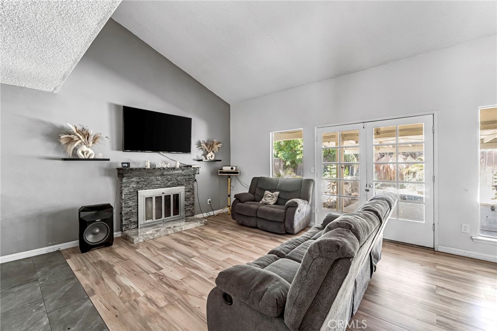 4883 E Geary St, Fresno, CA 93725