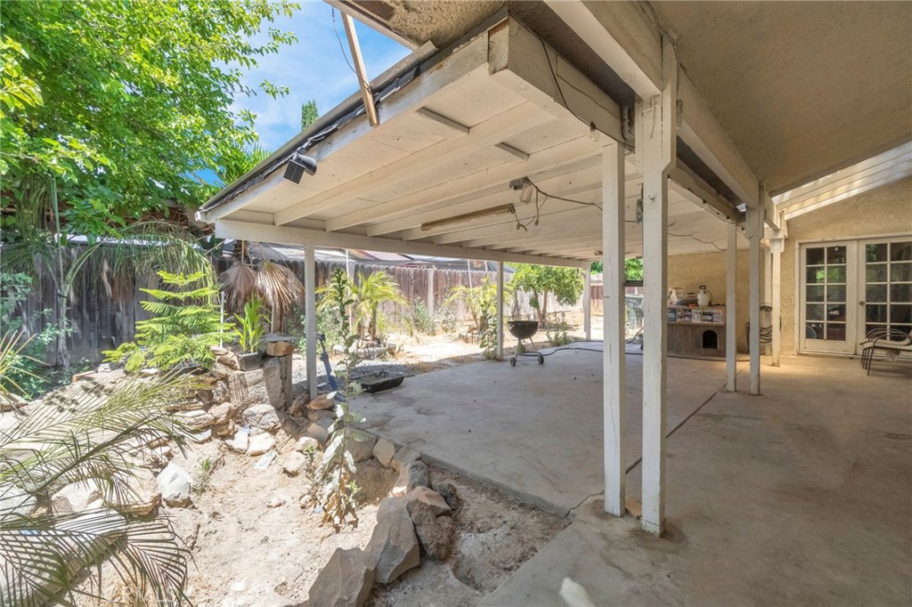 4883 E Geary St, Fresno, CA 93725