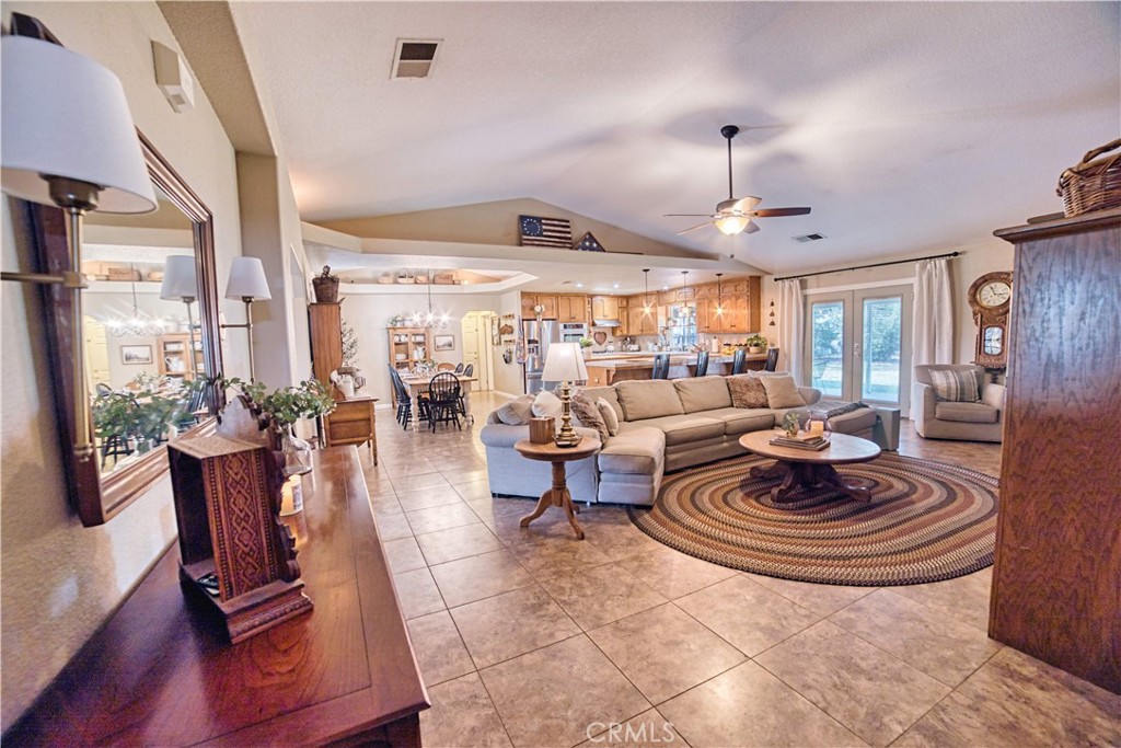 22052 Melrose Ct, Madera, CA 93638