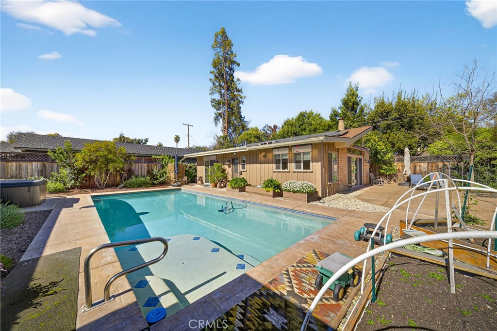 4872 N Arcade, Fresno, CA 93704