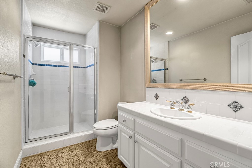 5025 W Birch, Fresno, CA 93722