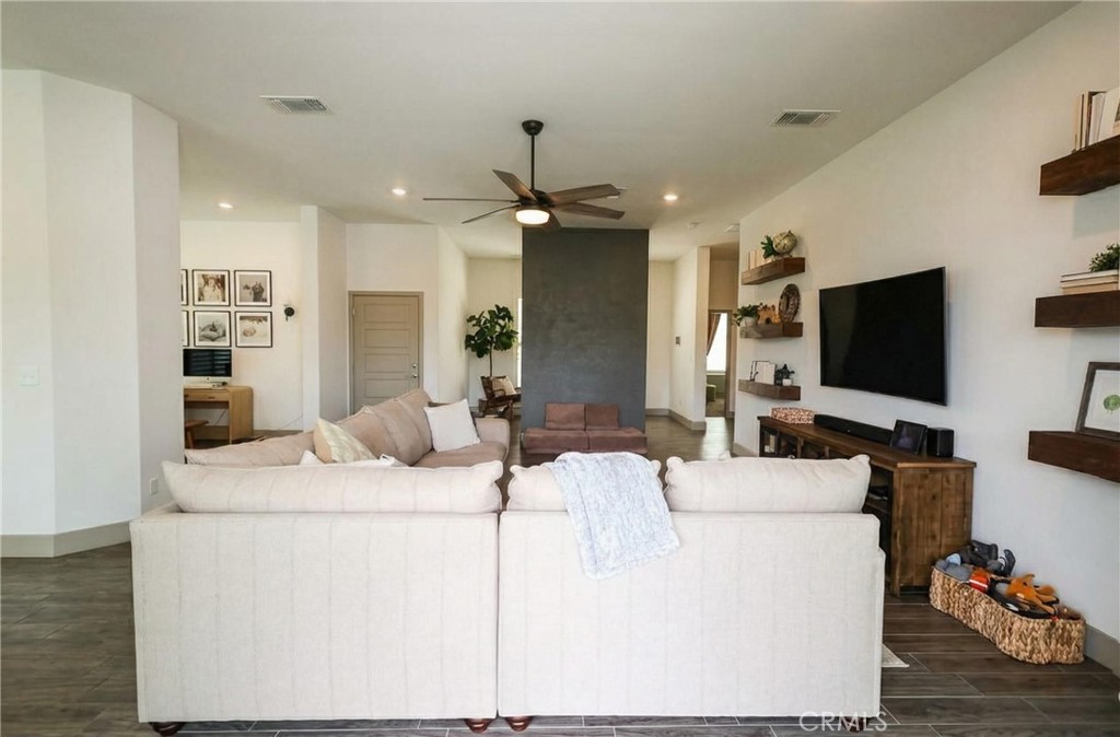 9218 Manor Glen, Shafter, CA 93263