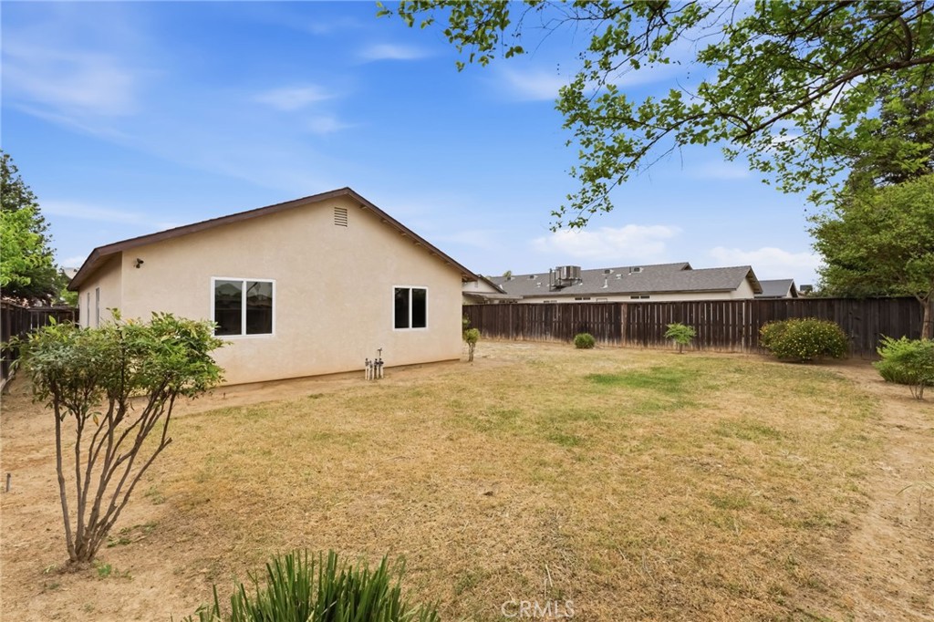 1588 Michoacan Ct, Madera, CA 93638