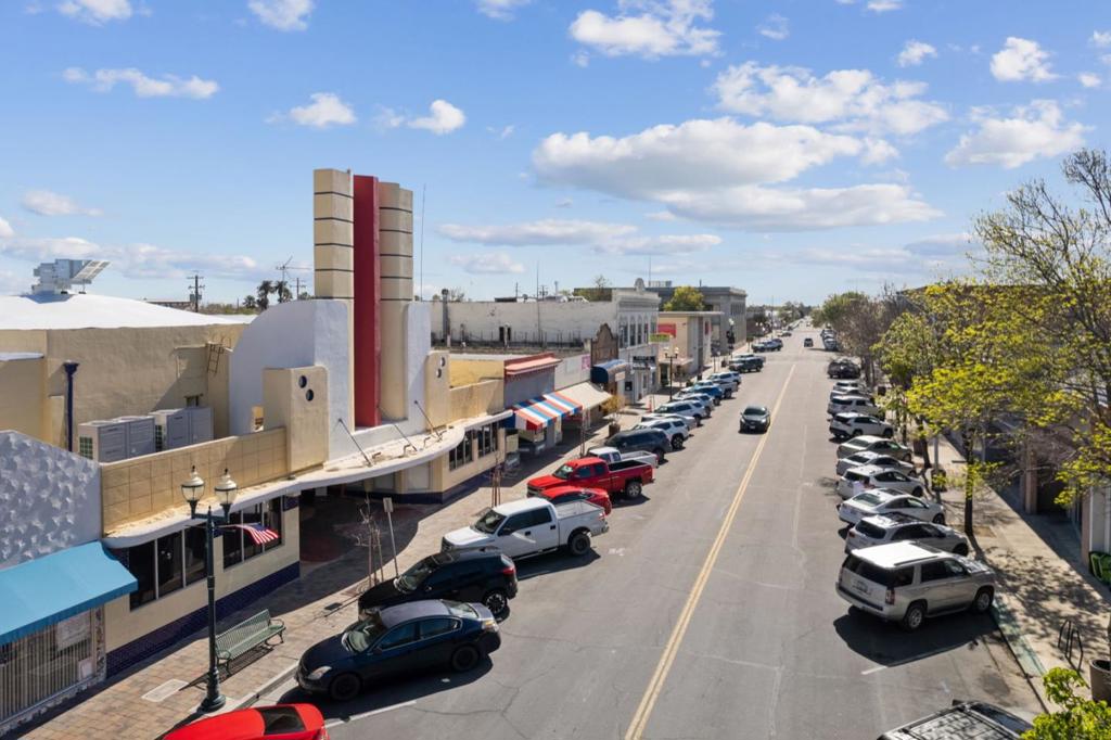 422 J St, Los Banos, CA 93635