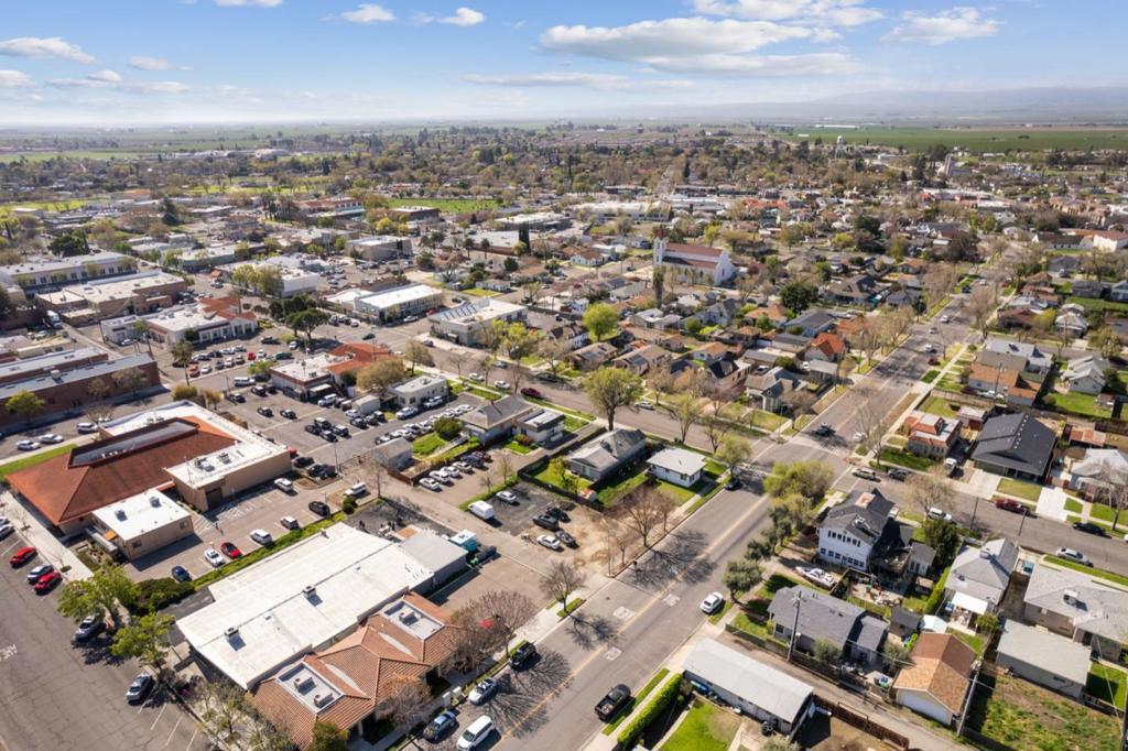 422 J St, Los Banos, CA 93635