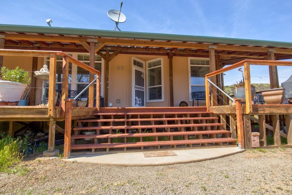 17997 Del Puerto Canyon Rd, Patterson, CA 95363