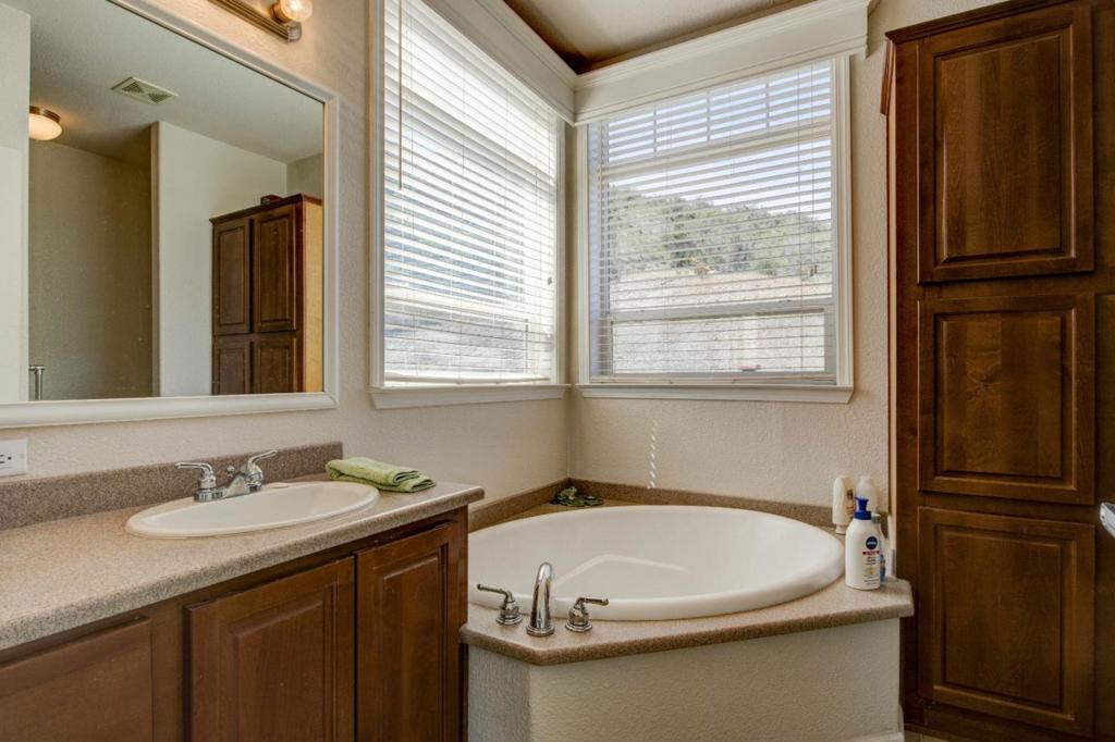 17997 Del Puerto Canyon Rd, Patterson, CA 95363