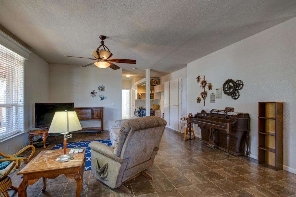 17997 Del Puerto Canyon Rd, Patterson, CA 95363