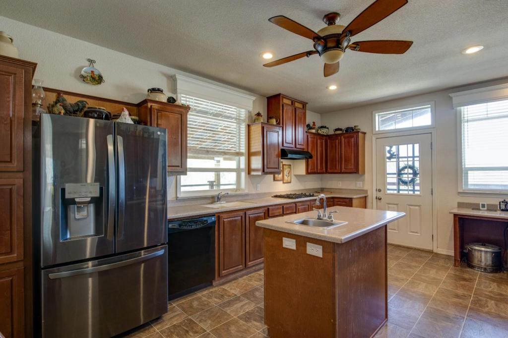 17997 Del Puerto Canyon Rd, Patterson, CA 95363
