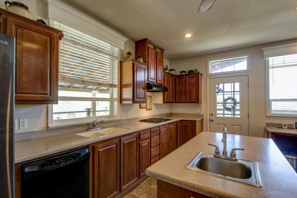 17997 Del Puerto Canyon Rd, Patterson, CA 95363