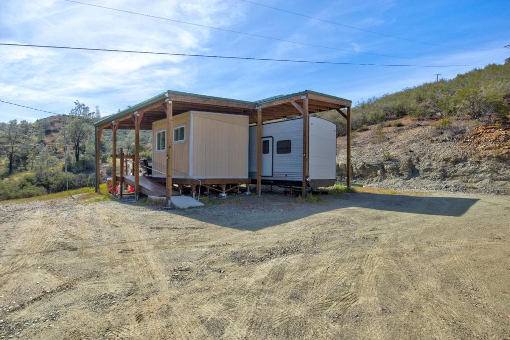 17997 Del Puerto Canyon Rd, Patterson, CA 95363