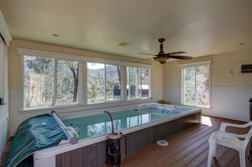 17997 Del Puerto Canyon Rd, Patterson, CA 95363