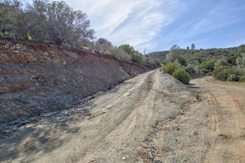 17997 Del Puerto Canyon Rd, Patterson, CA 95363