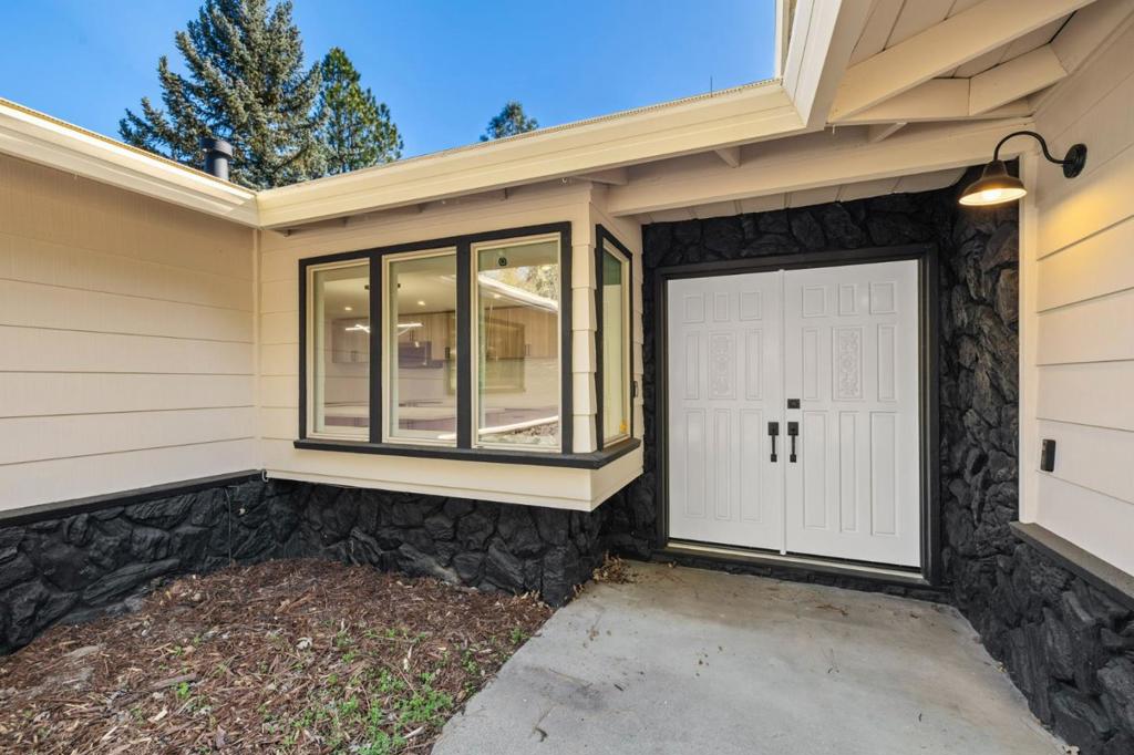 19501 Chaffee Cir, Groveland, CA 95321