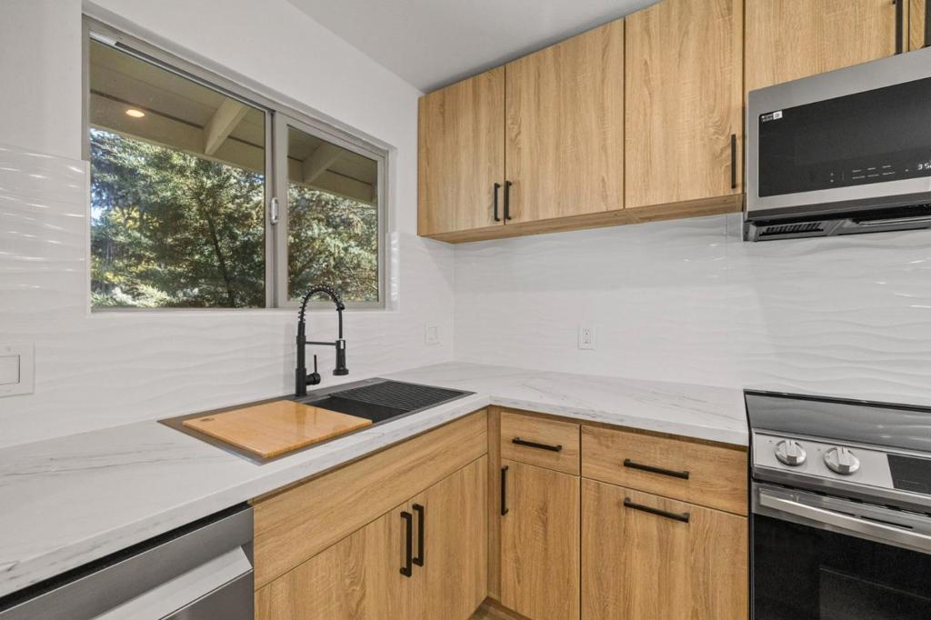 19501 Chaffee Cir, Groveland, CA 95321