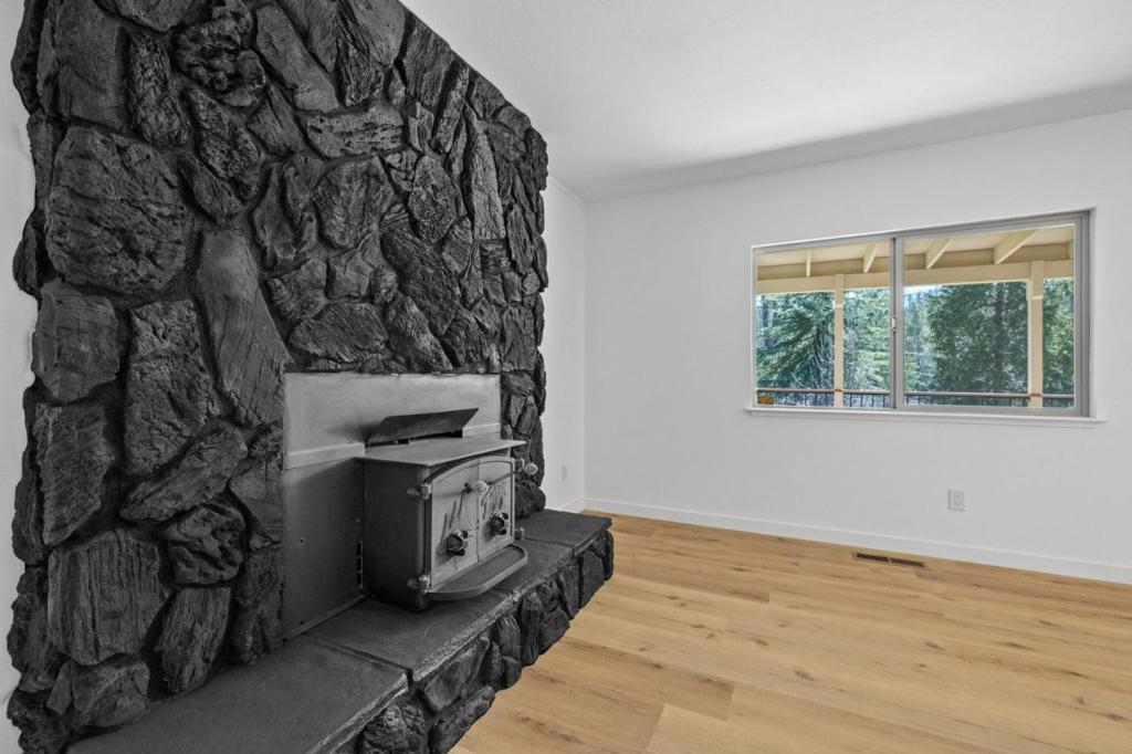 19501 Chaffee Cir, Groveland, CA 95321