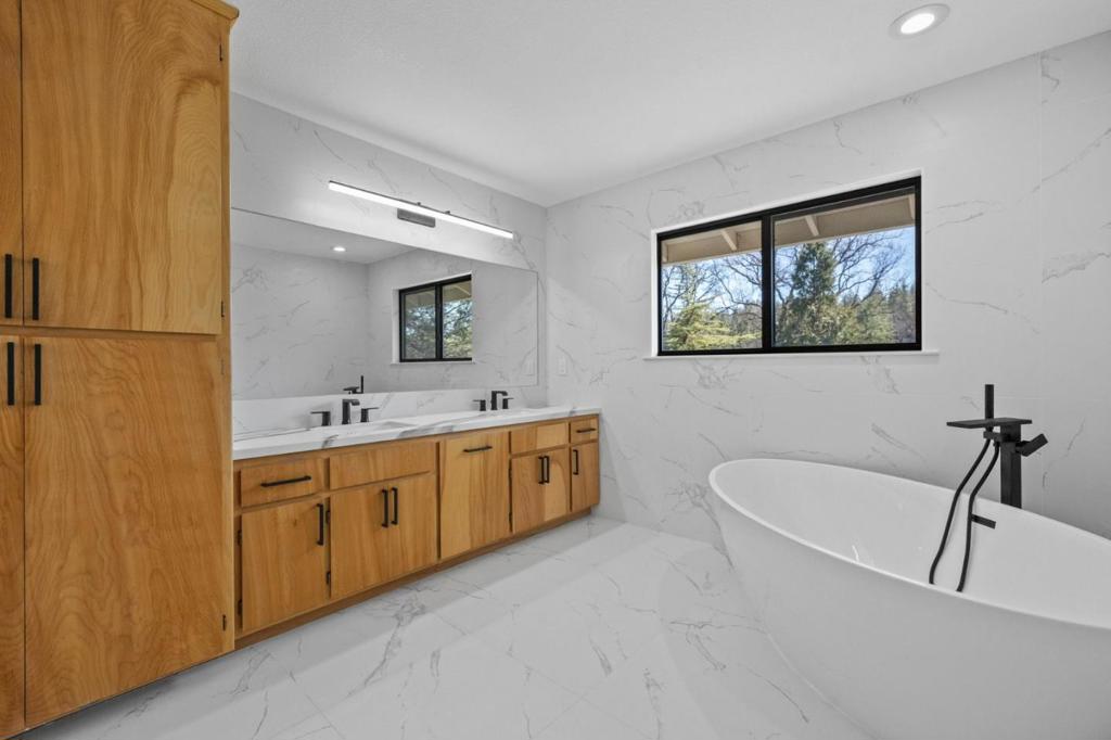 19501 Chaffee Cir, Groveland, CA 95321