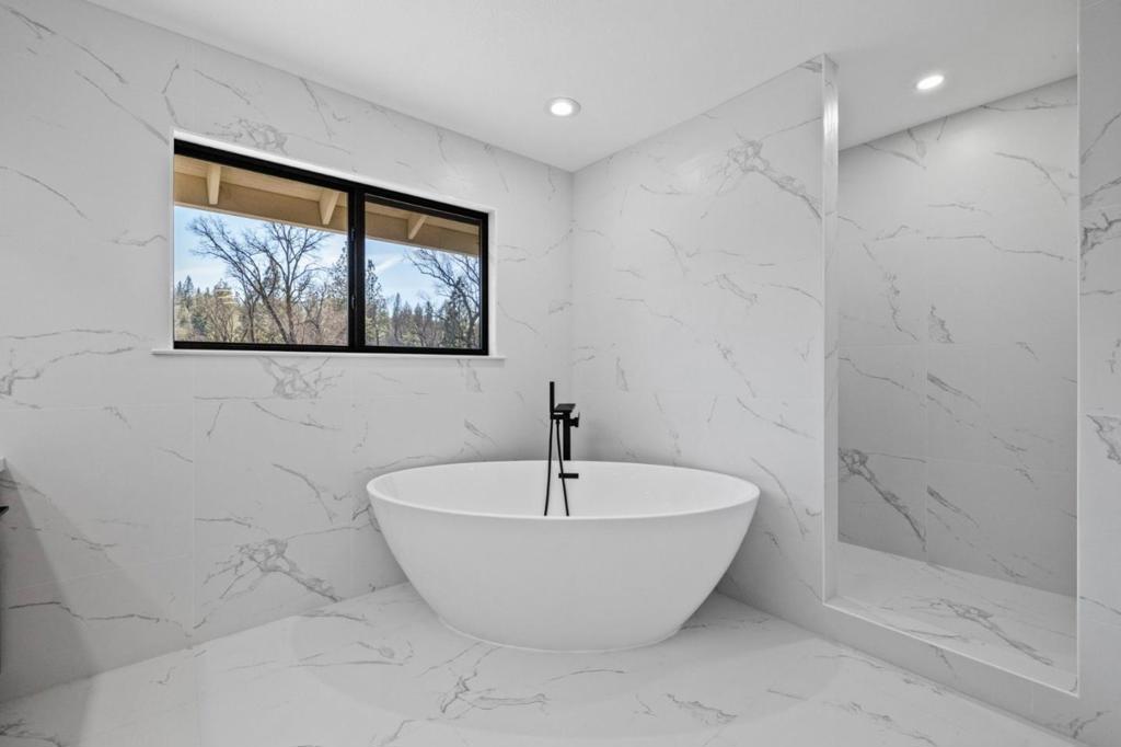 19501 Chaffee Cir, Groveland, CA 95321