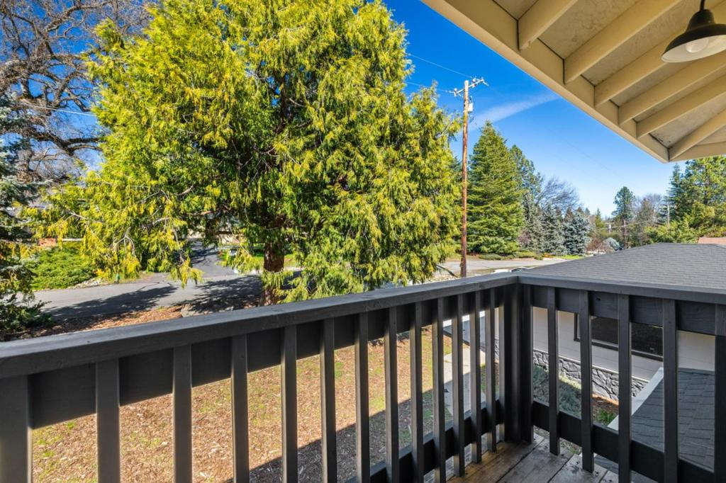 19501 Chaffee Cir, Groveland, CA 95321