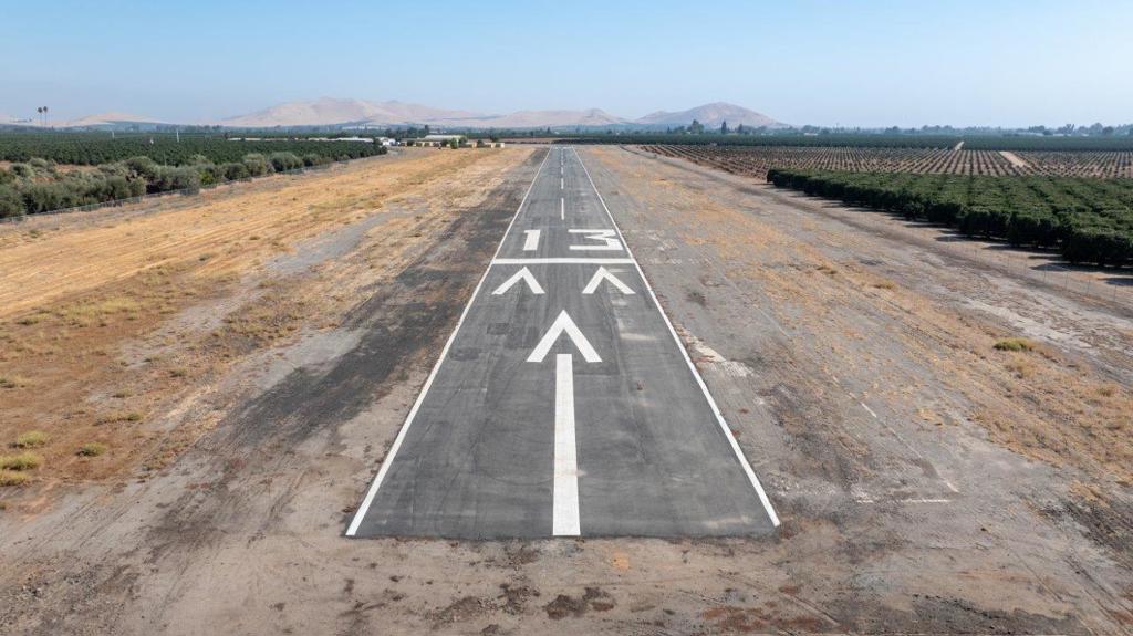 23500 Eckert Field Airport (1Q1) Avenue 204, Strathmore, CA 93267